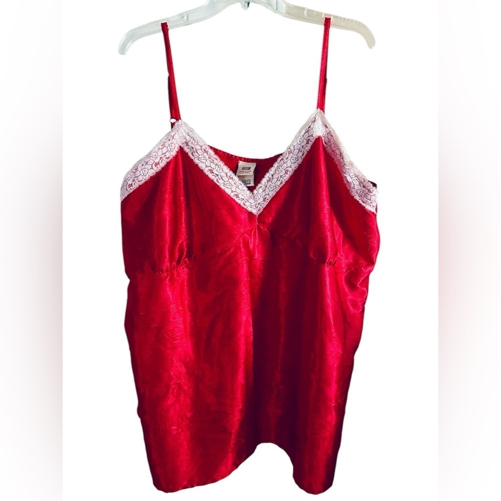 Faded Glory Women’s Plus Size Red Camisole With White Lace Trim Size 26W/28W
